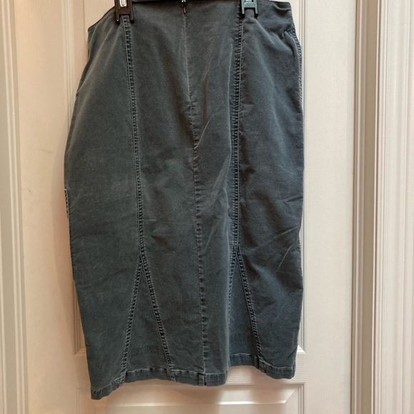 Powder Room, thin wale corduroy skirt. Deep Sage Green MultiPocket MIDI Size 13 - Picture 5 of 8